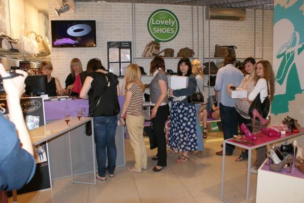I LOVE KIEV SHOPPING NIGHT в магазине Стив Мэдден