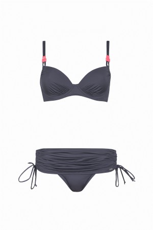 Бренд Triumph представил коллекцию купальников Aqua Shape Sensation 2012