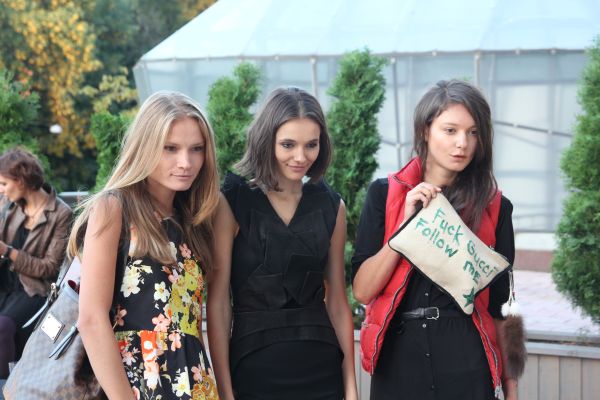 Фото отчет с Live-презентации коллекции L’UVE FW 2012-13 SIMULATED MIND