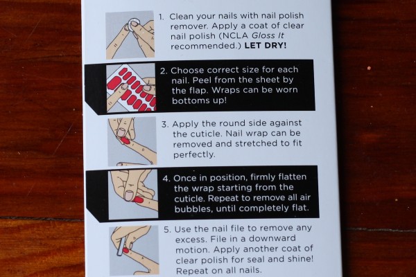 Відгук про дизайнерські наклейки для нігтів NCLA Nail Wraps. Як користуватися.

Далі слідує побажання «Будьте розкішні». А також важлива інформація в якій йдеться про те, що невикористані наклейки потрібно зберігати в герметичній упаковці, щоб уникнути їх висихання. Щоб зняти наклейки досить просто потягнути наклейку і вона стягнеться. Зберігайте поза досяжністю для дітей. 
Наклейки в Німеччині, дизайн NCLA Los Angeles. 
NCLA є торговим знаком, офіційно запатентованим компанією NailCouture L. A. LLC.

<img decoding=