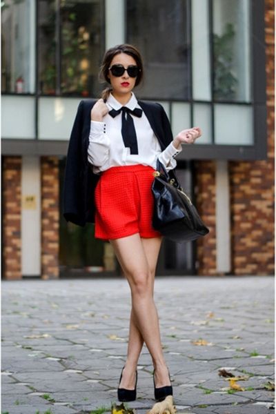 krasnye-shorty-ofis